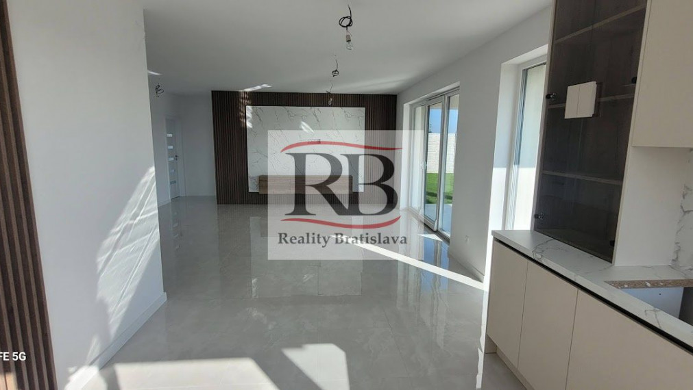 Nadštandardná novostavba 4 izbový bungalov hneď k nasťahovaniu