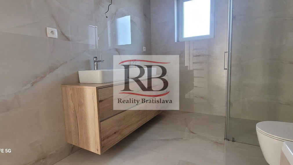 Nadštandardná novostavba 4 izbový bungalov hneď k nasťahovaniu