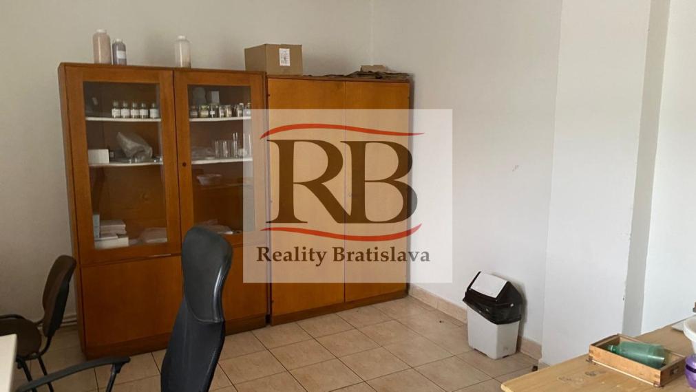 Skladová hala 3900 m2 na prenájom Trnava, Zavar