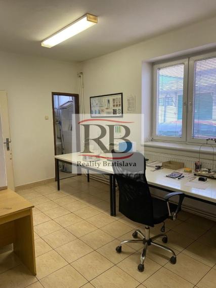 Skladová hala 3900 m2 na prenájom Trnava, Zavar