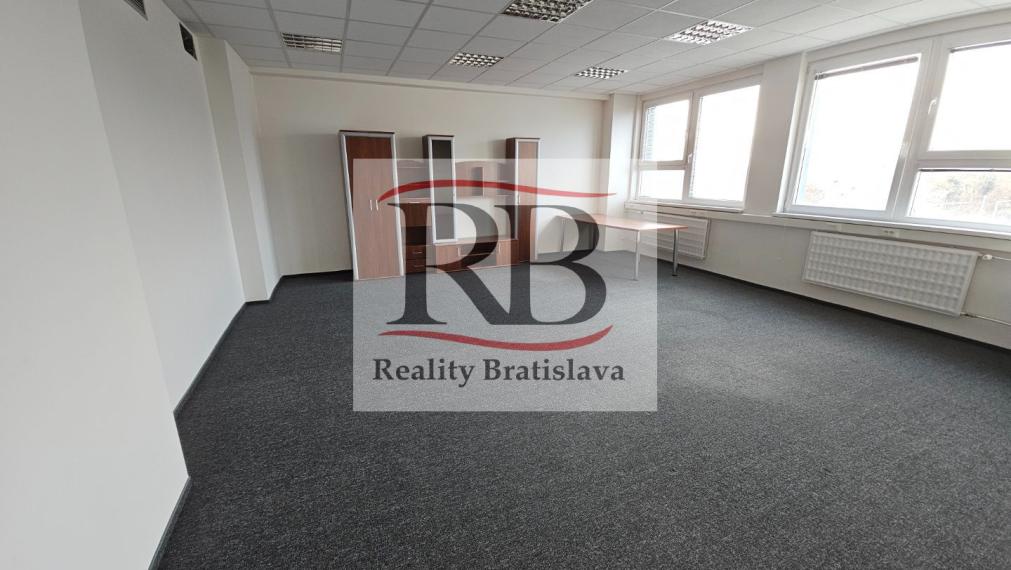 Prenájom kancelárskych a prevádzkových priestorov s parkovaním po kompletnej rekonštrukcii