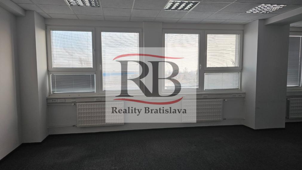Prenájom kancelárskych a prevádzkových priestorov s parkovaním po kompletnej rekonštrukcii