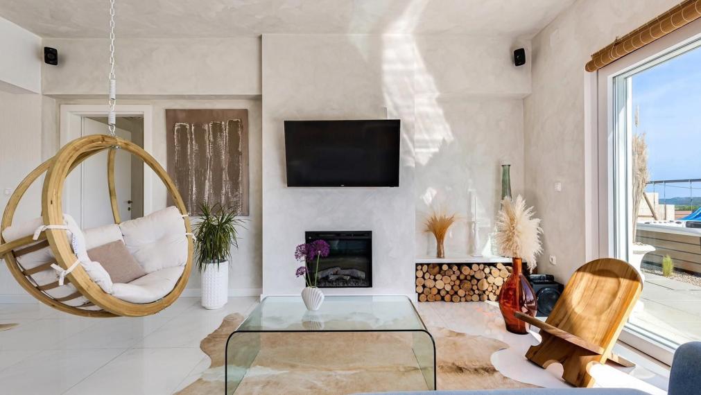 Luxusná vila s priestranným pozemkom a výhľadom na prírodné krásy Vransko jazera