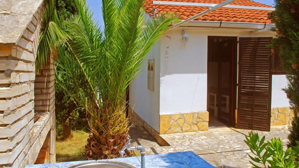 Pôvabný dom s dvomi terasami v srdci Visu, blízko pláže