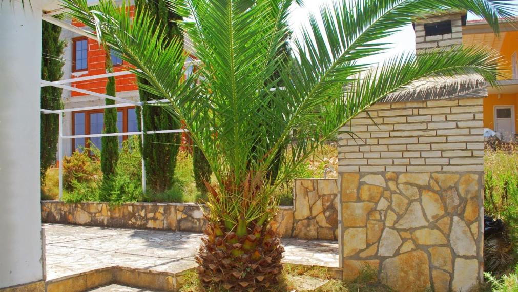 Pôvabný dom s dvomi terasami v srdci Visu, blízko pláže