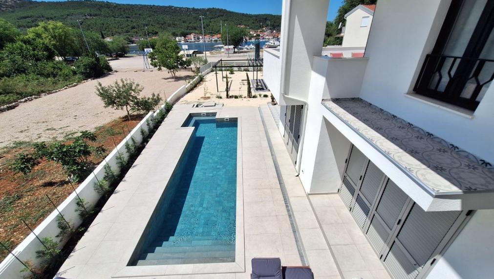 Vila s bazénom, 4 spálne, novostavba – oblasť Šibenik