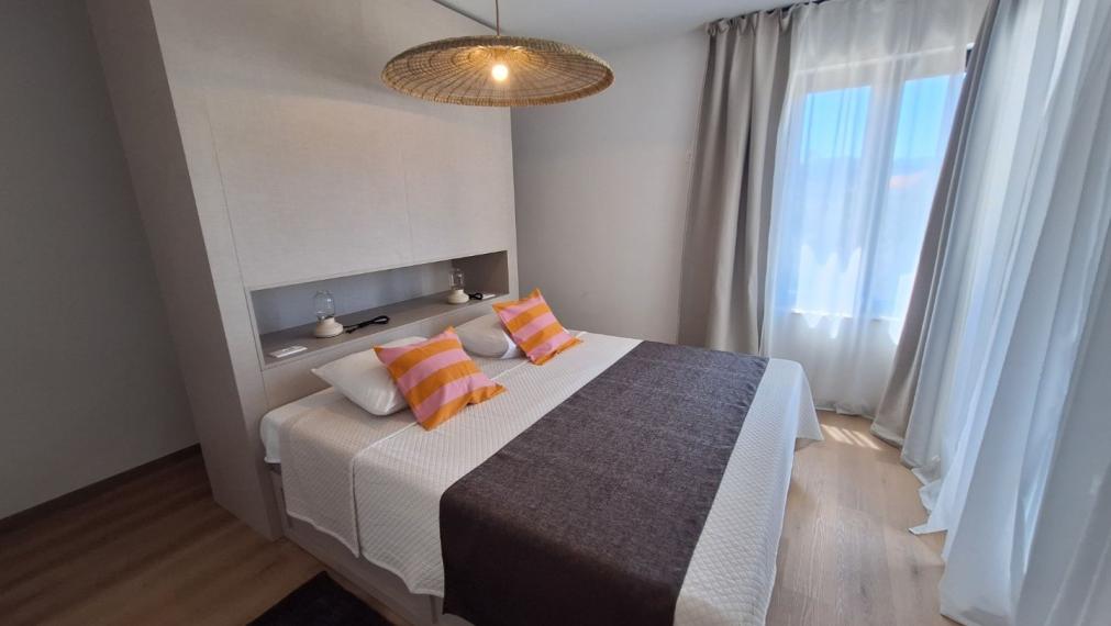 Vila s bazénom, 4 spálne, novostavba – oblasť Šibenik