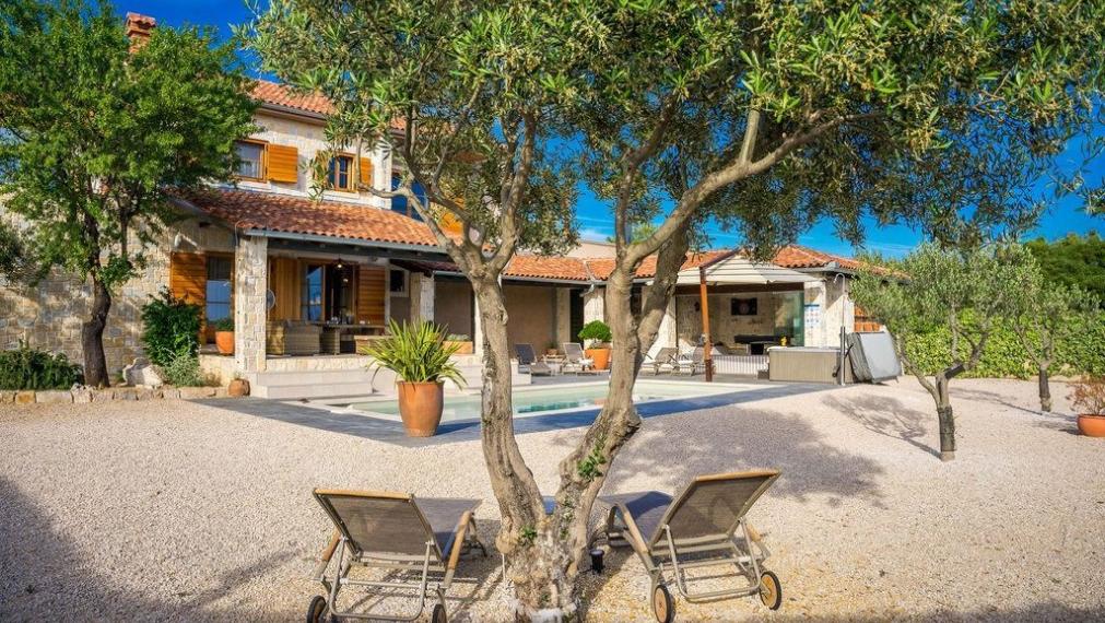 Dom s bazénom a záhradou, Martinska – Šibenik