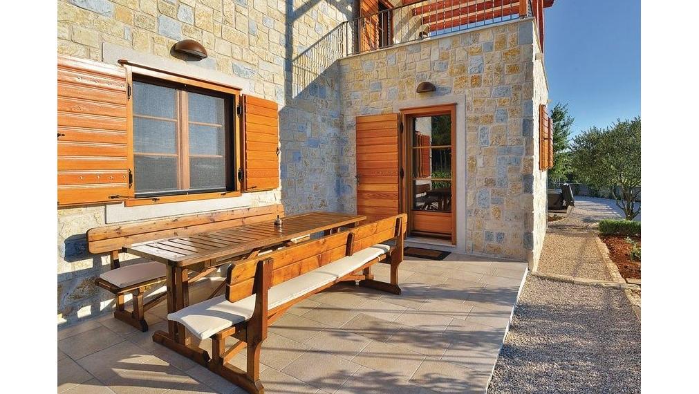 Dom s bazénom a záhradou, Martinska – Šibenik