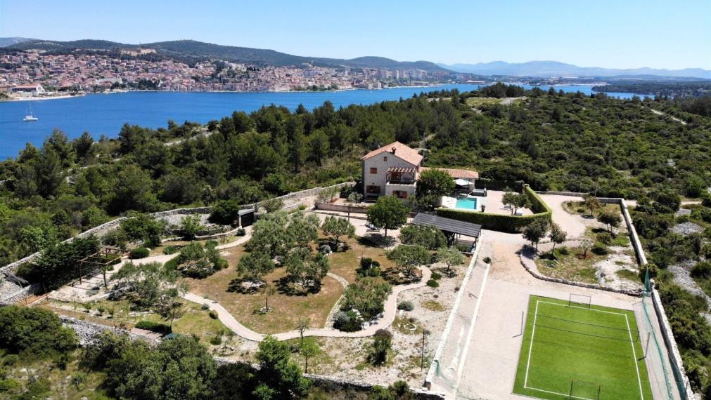 Dom s bazénom a záhradou, Martinska – Šibenik