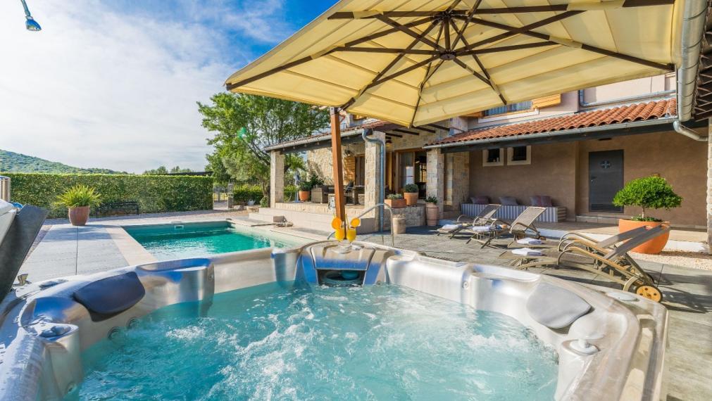 Dom s bazénom a záhradou, Martinska – Šibenik