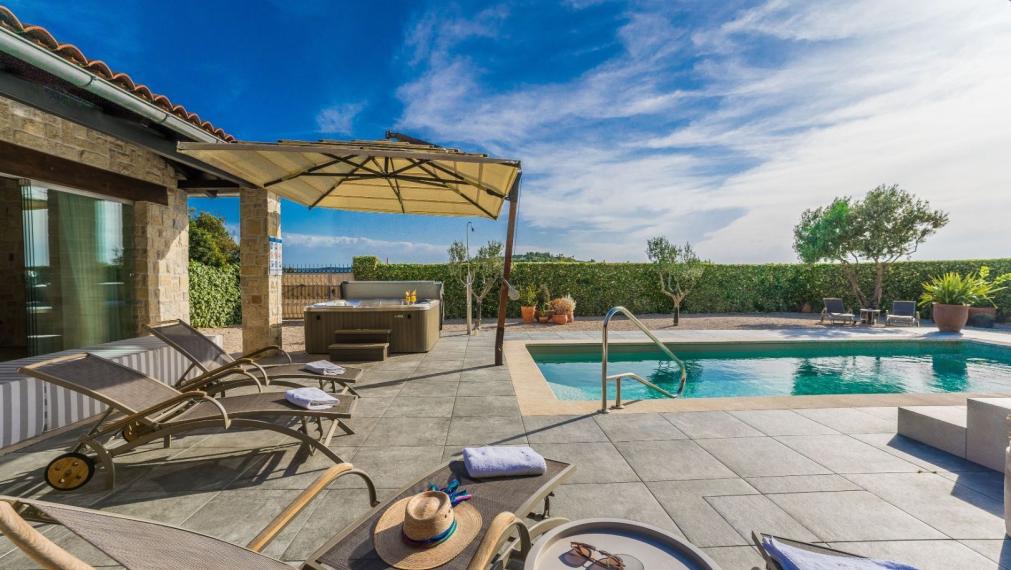 Dom s bazénom a záhradou, Martinska – Šibenik