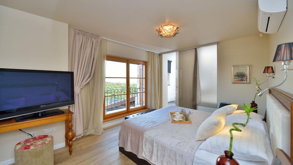 Dom s bazénom a záhradou, Martinska – Šibenik