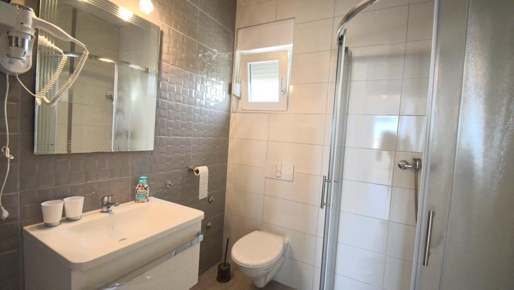 Dom v zátoke Lozica na predaj