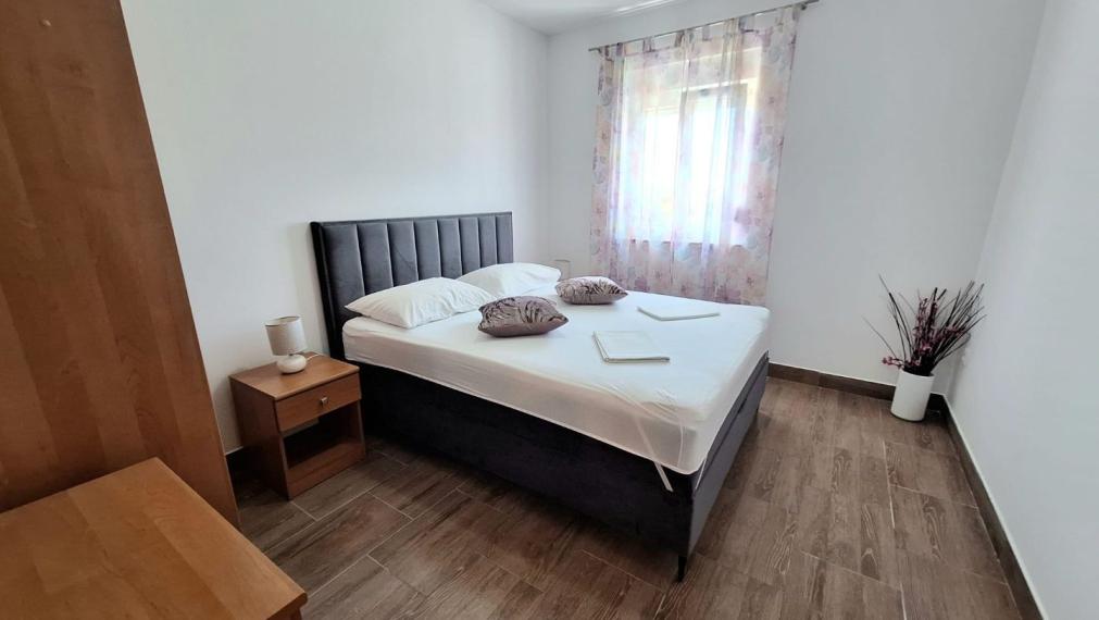 Dom v zátoke Lozica na predaj