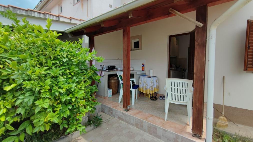 Dom s dvoma bytmi a záhradou, blízko mora, Sabunike-Nin, Zadar