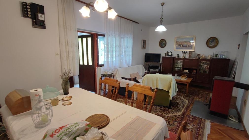 Dom s dvoma bytmi a záhradou, blízko mora, Sabunike-Nin, Zadar