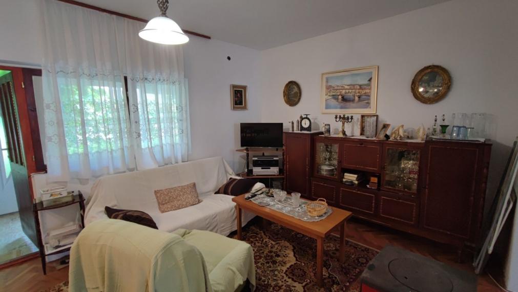 Dom s dvoma bytmi a záhradou, blízko mora, Sabunike-Nin, Zadar