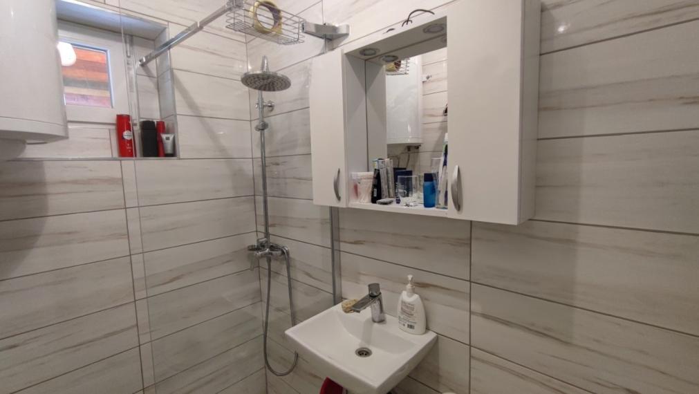 Dom s dvoma bytmi a záhradou, blízko mora, Sabunike-Nin, Zadar