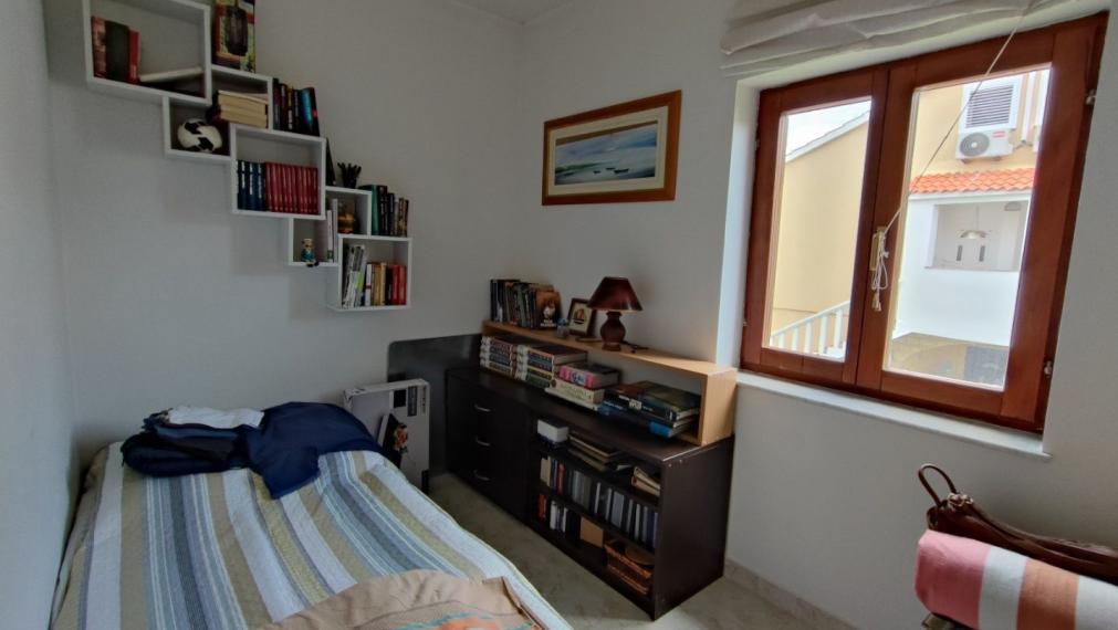 Dom s dvoma bytmi a záhradou, blízko mora, Sabunike-Nin, Zadar