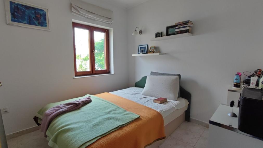 Dom s dvoma bytmi a záhradou, blízko mora, Sabunike-Nin, Zadar