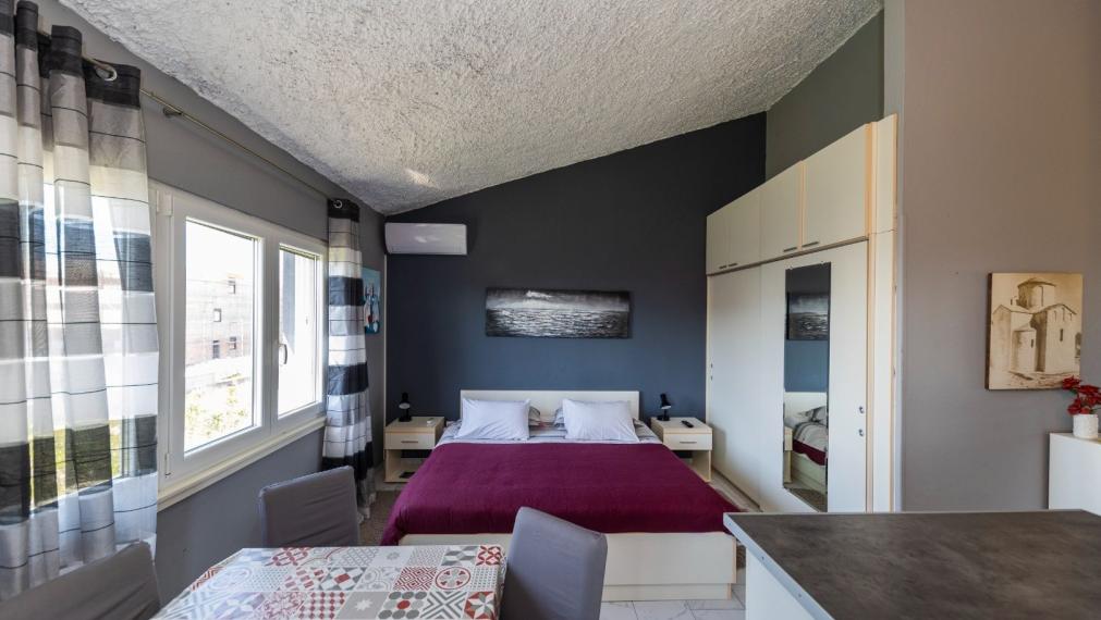 Novozrekonštruovaný dom 287 m², 6 apartmánov, 100 m od mora, Zaton, Zadar