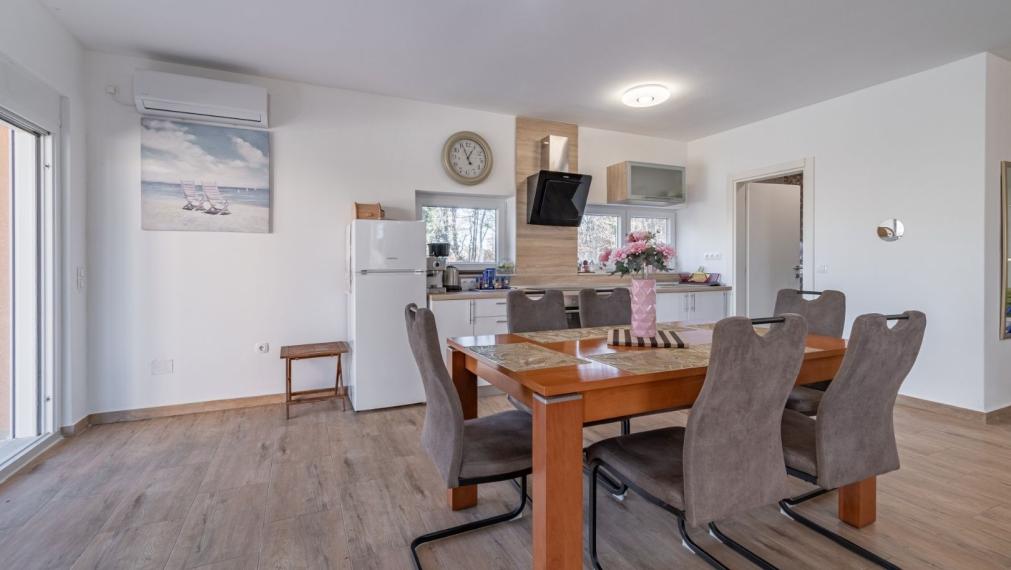 ISTRIA, TINJAN – Dvojdom s bazénom INVESTIČNÁ PRÍLEŽITOSŤ