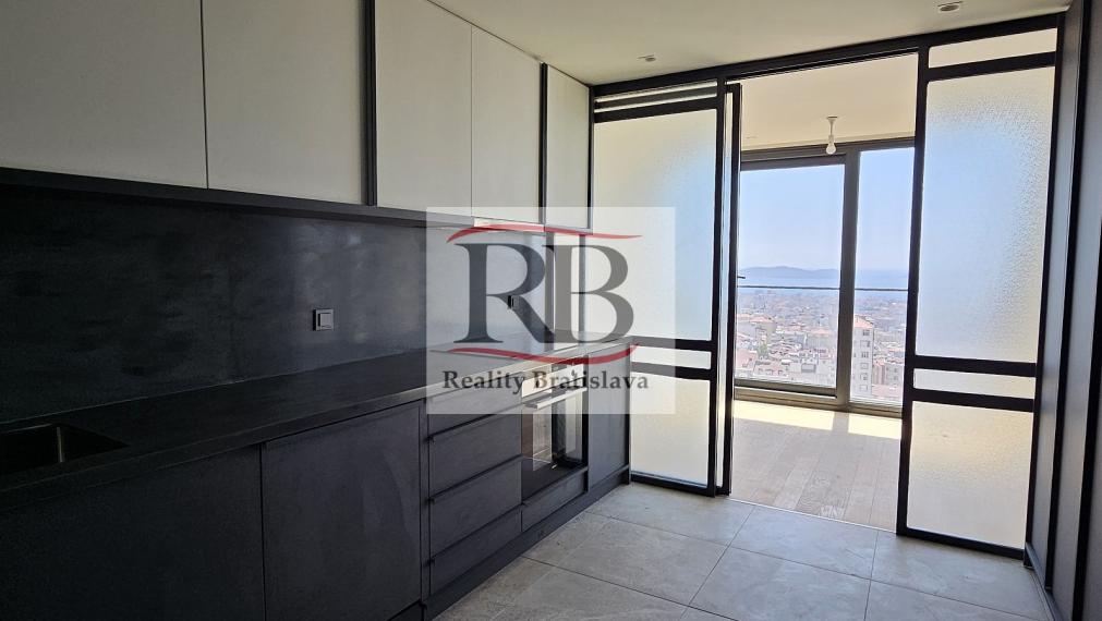 Na kľúč pripravené byty s výhľadom na more v bezpečnom komplexe v Istanbule, Maltepe