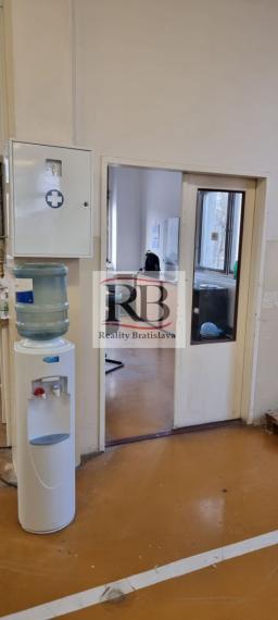 Prenájom objektu - výrobné haly 4787,4 m2 Holíč