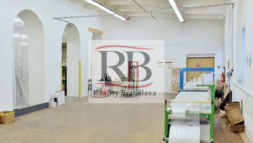 Prenájom výrobných a skladových hál od 1000 m2 Holíč