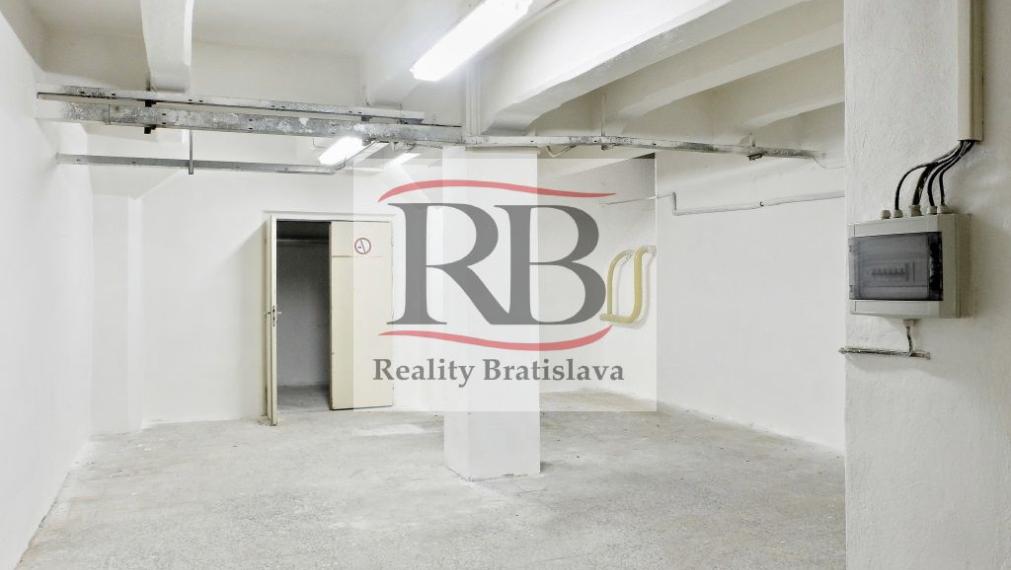 Prenájom výrobných a skladových hál od 1000 m2 Holíč