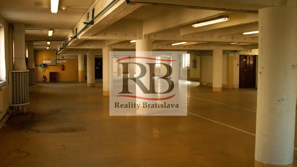 Prenájom skladovej a výrobnej  haly 2771 m2 Hodonín