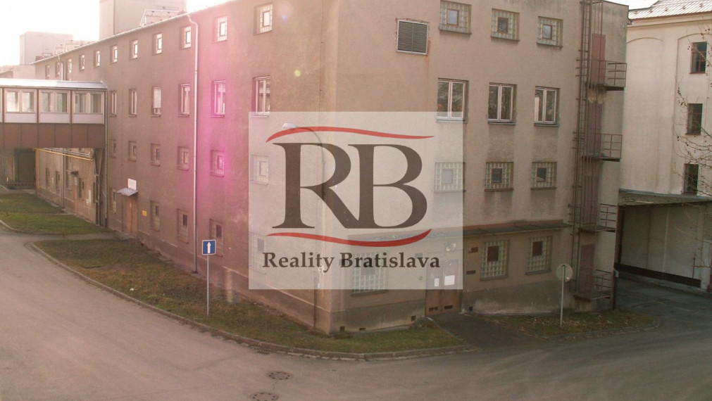 Prenájom skladovej a výrobnej  haly 2771 m2 Holíč