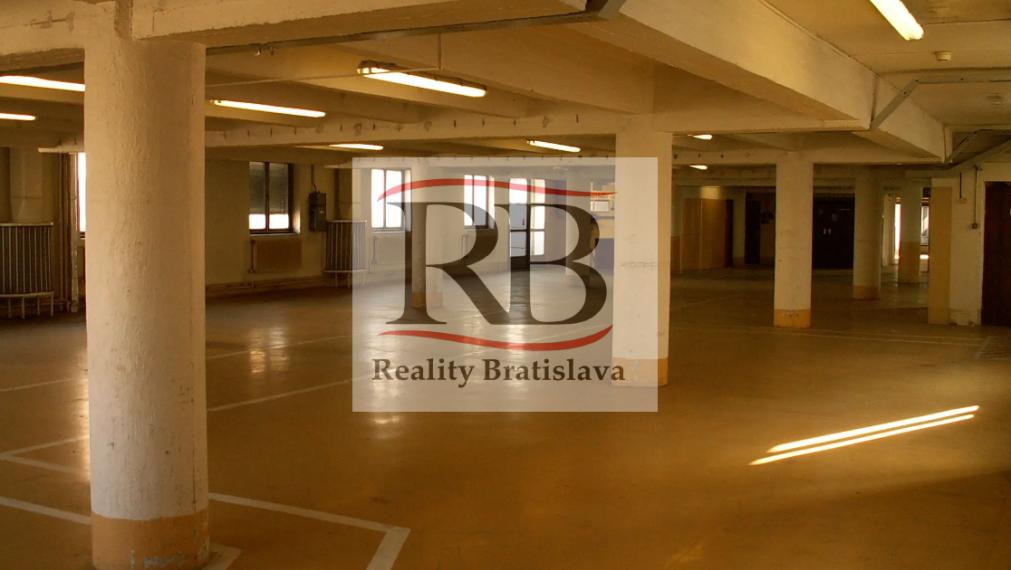 Prenájom skladovej a výrobnej  haly 2771 m2 Holíč