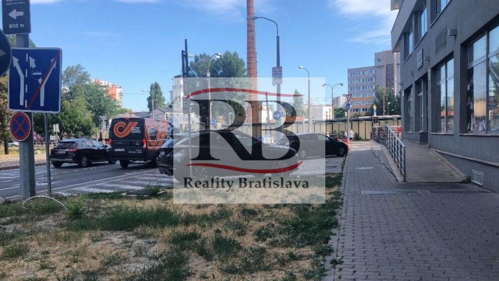 Parkovacie miesto na predaj - ul. Miletičova, Bratislava II