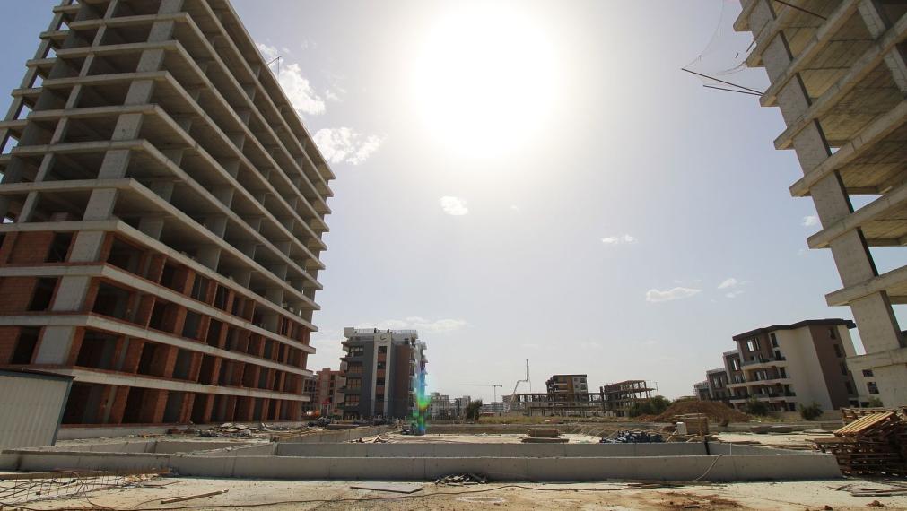 Priestranné byty s 1 alebo 2 spálňami v Aksu Altıntaş s bazénom