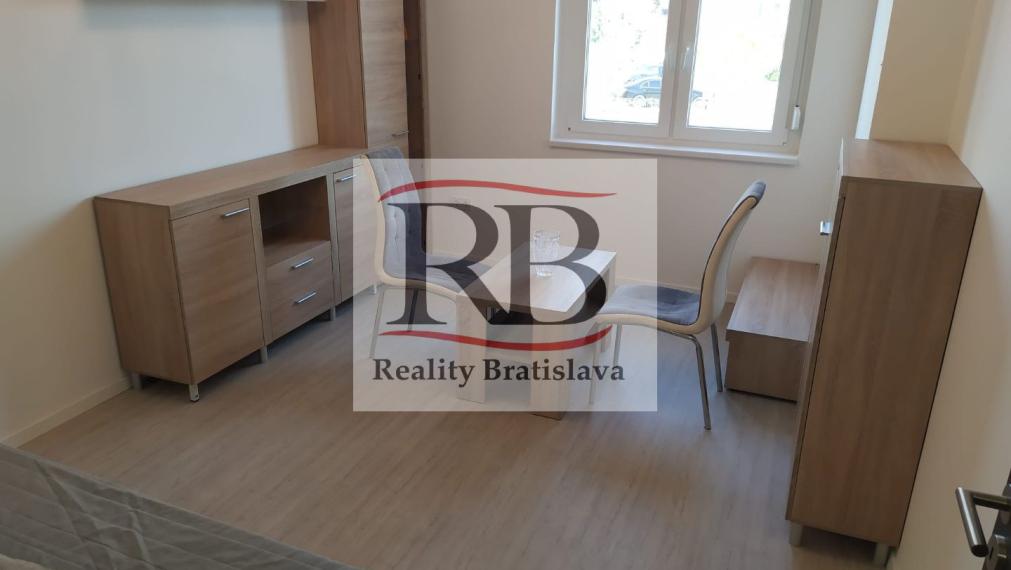 MIMORIADNA PONUKA !  2-izbový byt v novostavbe s parkovacím státím