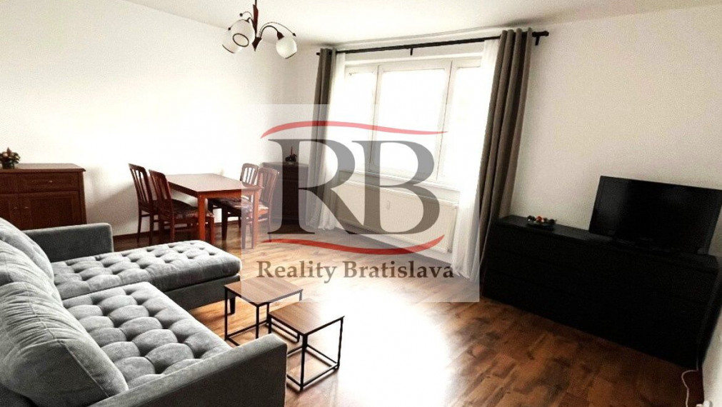 Priestranný 3i byt s loggiou na prenájom – Furdekova ulica, Petržalka