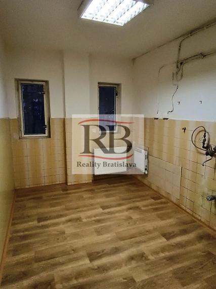 Výrobno-skladový priestor 587 m2 na prenájom