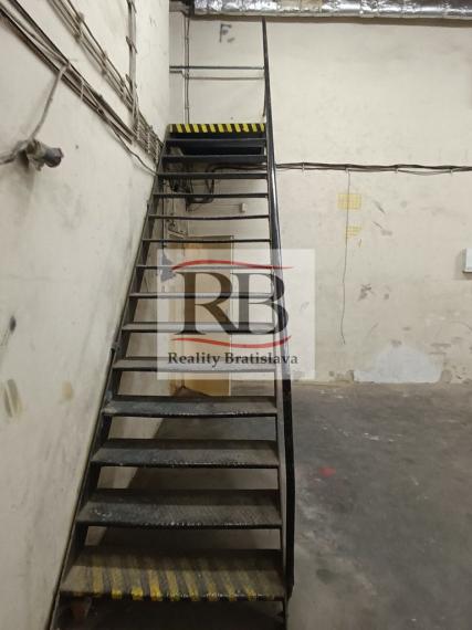 Výrobno-skladový priestor 587 m2 na prenájom