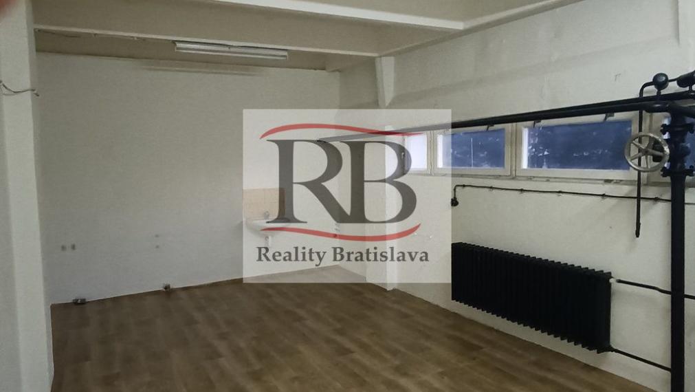 Výrobno-skladový priestor 587 m2 na prenájom