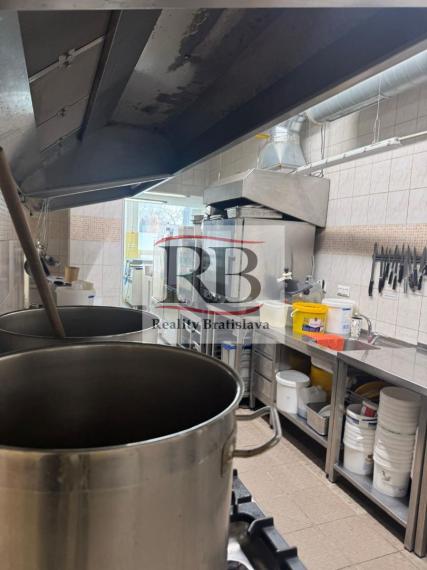 Polyfunkčná budova na predaj Bratislava 3, Staviteľská ulica