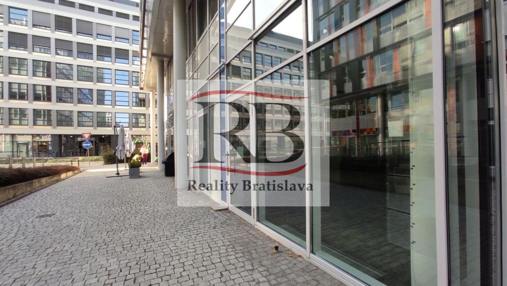 Obchodné priestory v Apollo BC 2, Prievozská-Ružinov