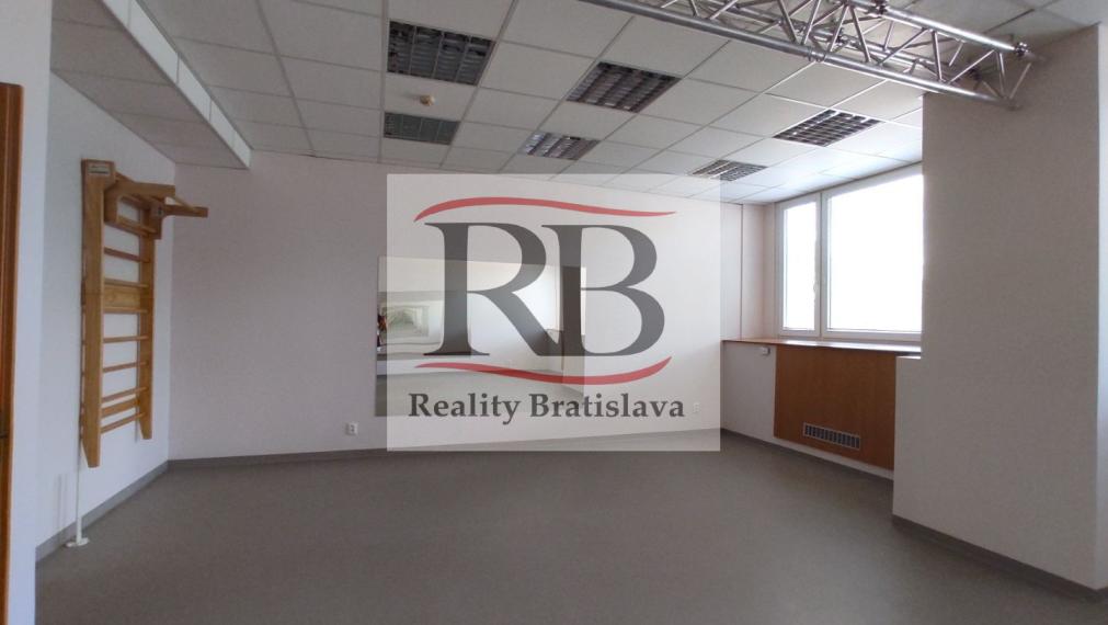 Holiday Inn Bajkalská - Priestory vhodné na fyzio, masáže, kliniku s parkovaním, BAII, 394m2