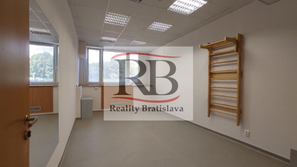 Holiday Inn Bajkalská - Priestory vhodné na fyzio, masáže, kliniku s parkovaním, BAII, 394m2