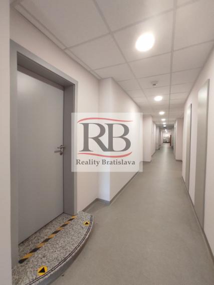 Holiday Inn Bajkalská - Priestory vhodné na fyzio, masáže, kliniku s parkovaním, BAII, 394m2