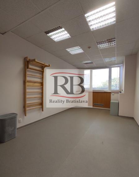 Holiday Inn Bajkalská - Priestory vhodné na fyzio, masáže, kliniku s parkovaním, BAII, 394m2