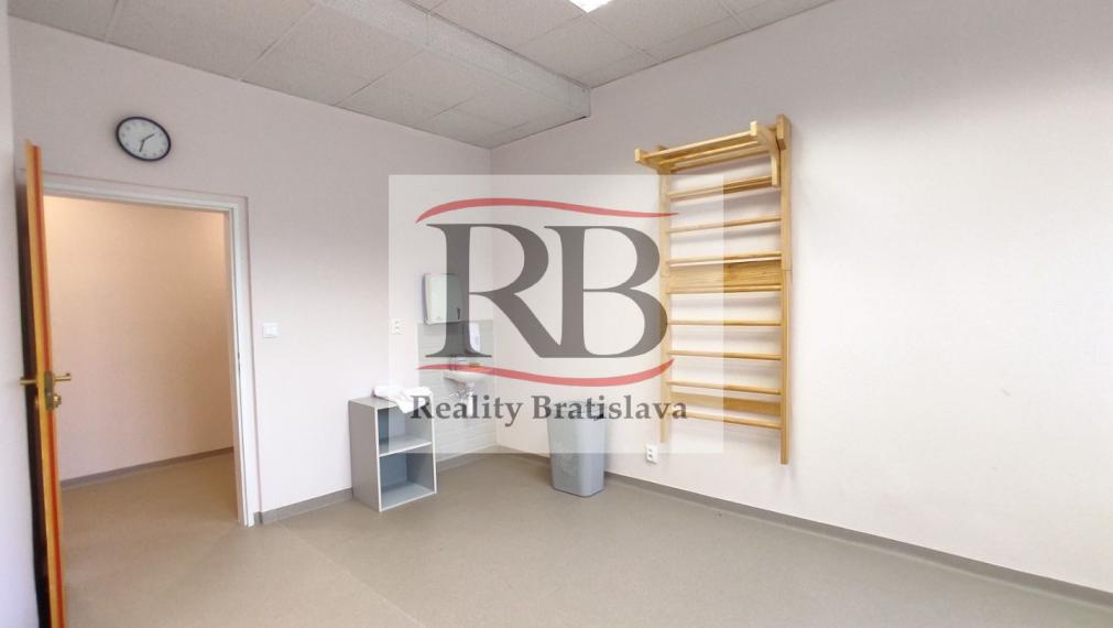 Holiday Inn Bajkalská - Priestory vhodné na fyzio, masáže, kliniku s parkovaním, BAII, 394m2