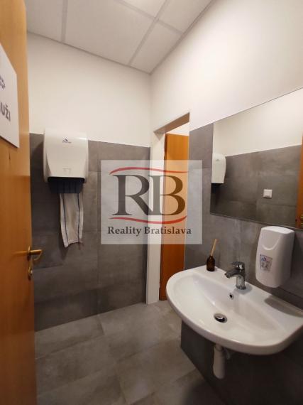 Holiday Inn Bajkalská - Priestory vhodné na fyzio, masáže, kliniku s parkovaním, BAII, 394m2