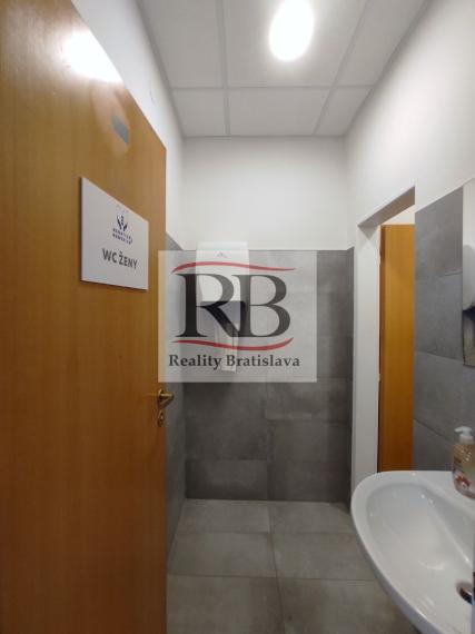 Holiday Inn Bajkalská - Priestory vhodné na fyzio, masáže, kliniku s parkovaním, BAII, 394m2